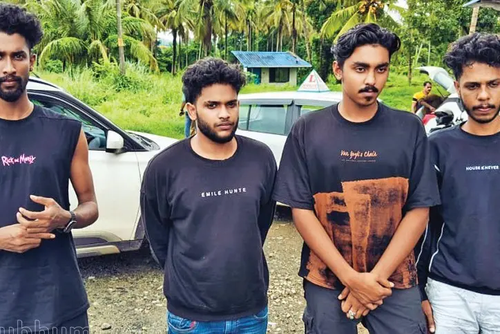 ‘ഹൈബ്രിഡ് കഞ്ചാവും’ തോക്കുമായി നാല്‌ യുവാക്കൾ പിടിയിൽ