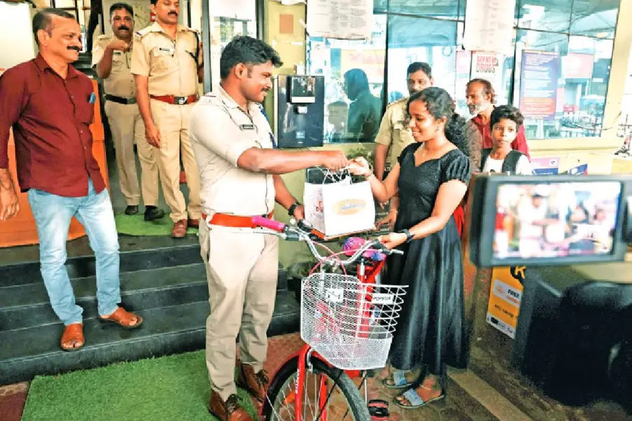 കള്ളന് പിടിവീണു, മന്ത്രി സമ്മാനിച്ച സൈക്കിൾ അവന്തികയ്ക്ക് തിരിച്ചുകിട്ടി