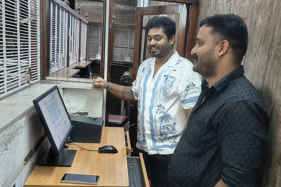 തിയേറ്റര്‍ കൗണ്ടറില്‍ ടിക്കറ്റ് വില്‍ക്കാന്‍ നായകന്‍; പ്രേക്ഷകർക്ക് സര്‍പ്രൈസുമായി ഗോകുല്‍ സുരേഷ്