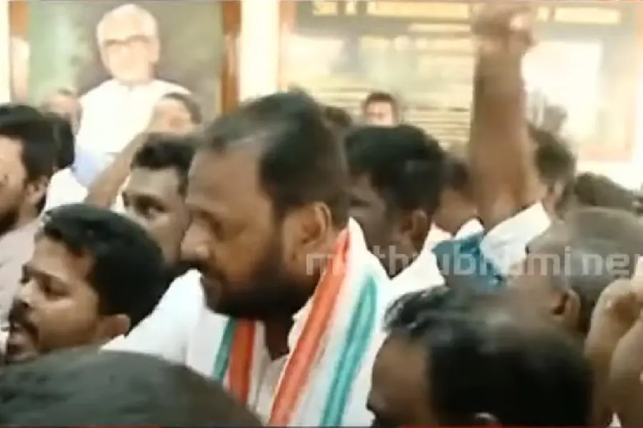 ജോസ് വള്ളൂർ തൃശ്ശൂര് ഡി.സി.സി ഓഫീസിലെത്തി, രാജിസമർപ്പിച്ചേക്കും, സ്ഥലത്ത് സംഘർഷാവസ്ഥ| VIDEO
