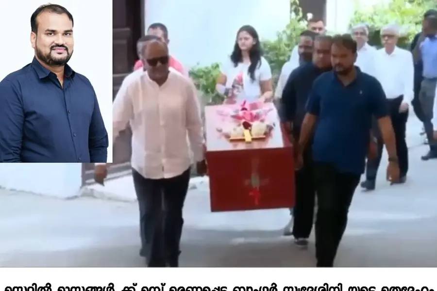 മസ്കറ്റിലെങ്ങും സുഗന്ധം പരത്തുമീ ഒറ്റപ്പാലത്തെ തണല് മരം