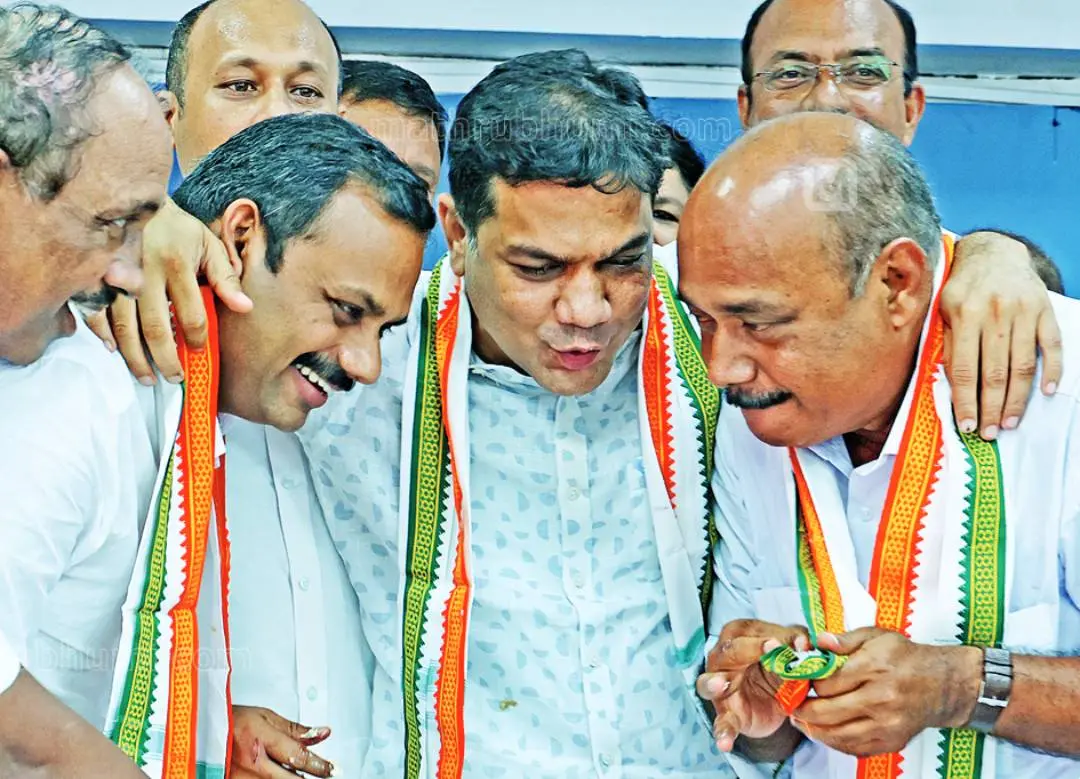 എറണാകുളം ഡി.സി.സി.യിൽ നടന്ന ജില്ലാ കോൺഗ്രസ് നേതൃയോഗത്തിൽ നിയുക്ത എം.പി.മാരായ ഡീൻ കുര്യാക്കോസും ഹൈബി ഈഡനും ഫ്രാൻസിസ് ജോർജും സംഭാഷണത്തിൽ