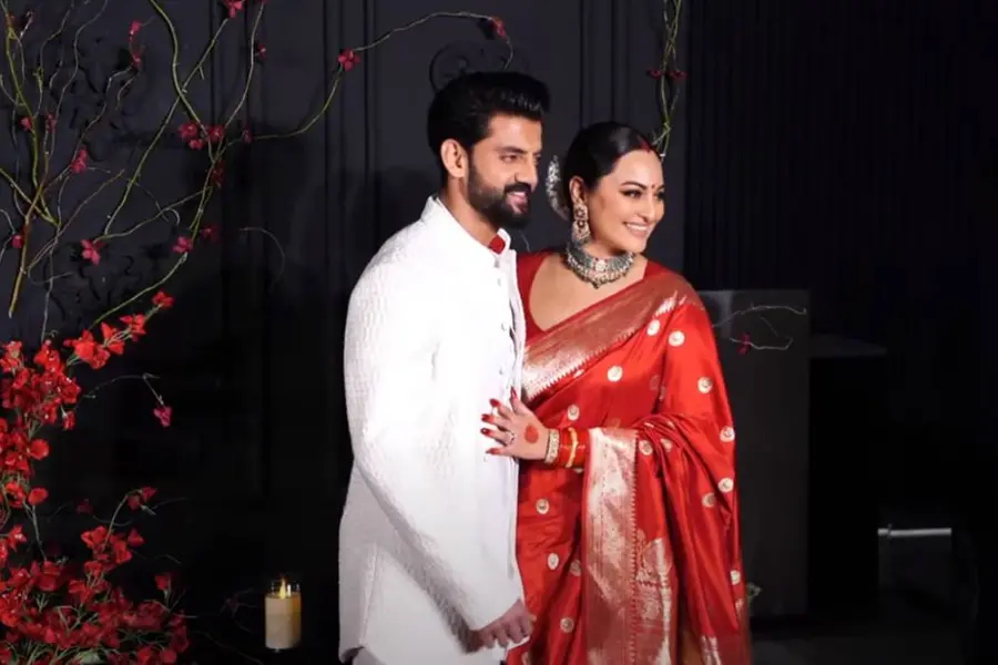 പരമ്പരാഗത ചുവപ്പുപട്ടുസാരിയണിഞ്ഞ് രാജകീയപ്രൗഡിയില് സോനാക്ഷി; വിവാഹ റിസപ്ഷന് വീഡിയോ