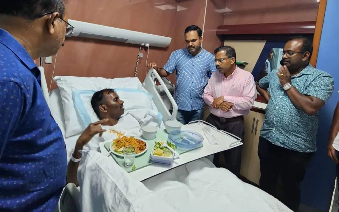 തീപ്പിടിത്തത്തില്‍ പരിക്കേറ്റവരെ പ്രവാസി ലീഗല്‍ സെല്‍ ഭാരവാഹികള്‍ ആശുപത്രിയില്‍ എത്തി സന്ദര്‍ശിച്ചപ്പോള്‍
