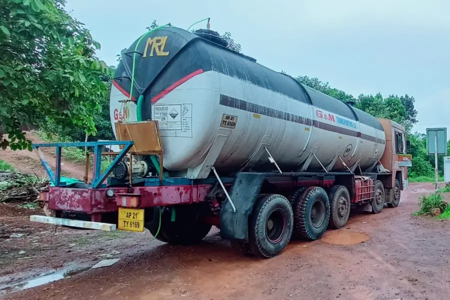 ടാങ്കറില് കൊണ്ടുപോകുകയായിരുന്ന ആസിഡ് ചോര്ന്നു; 10 വിദ്യാര്ഥികള്ക്ക് ദേഹാസ്വാസ്ഥ്യം, ചികിത്സയിൽ