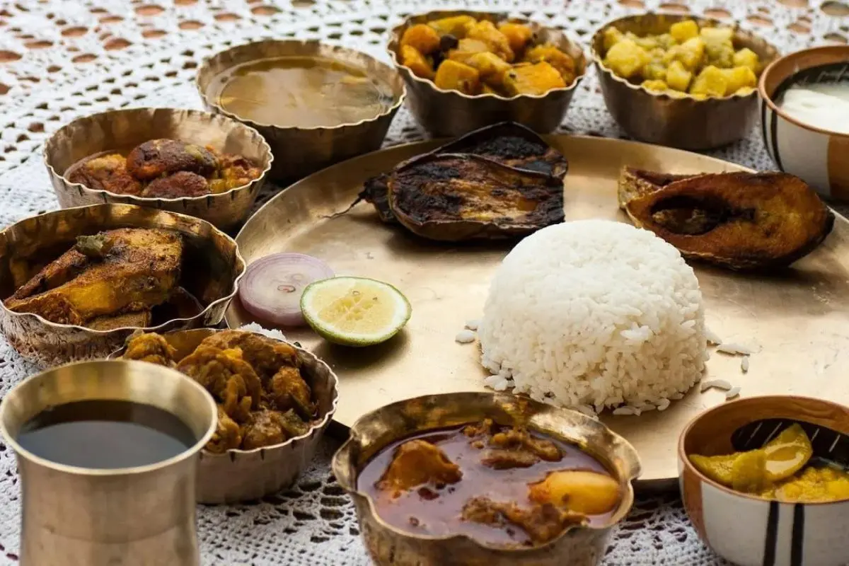 A traditional Bengali bhog thali filled with everything delicious that a soul can gorge on when Maa comes home. Photo: X
