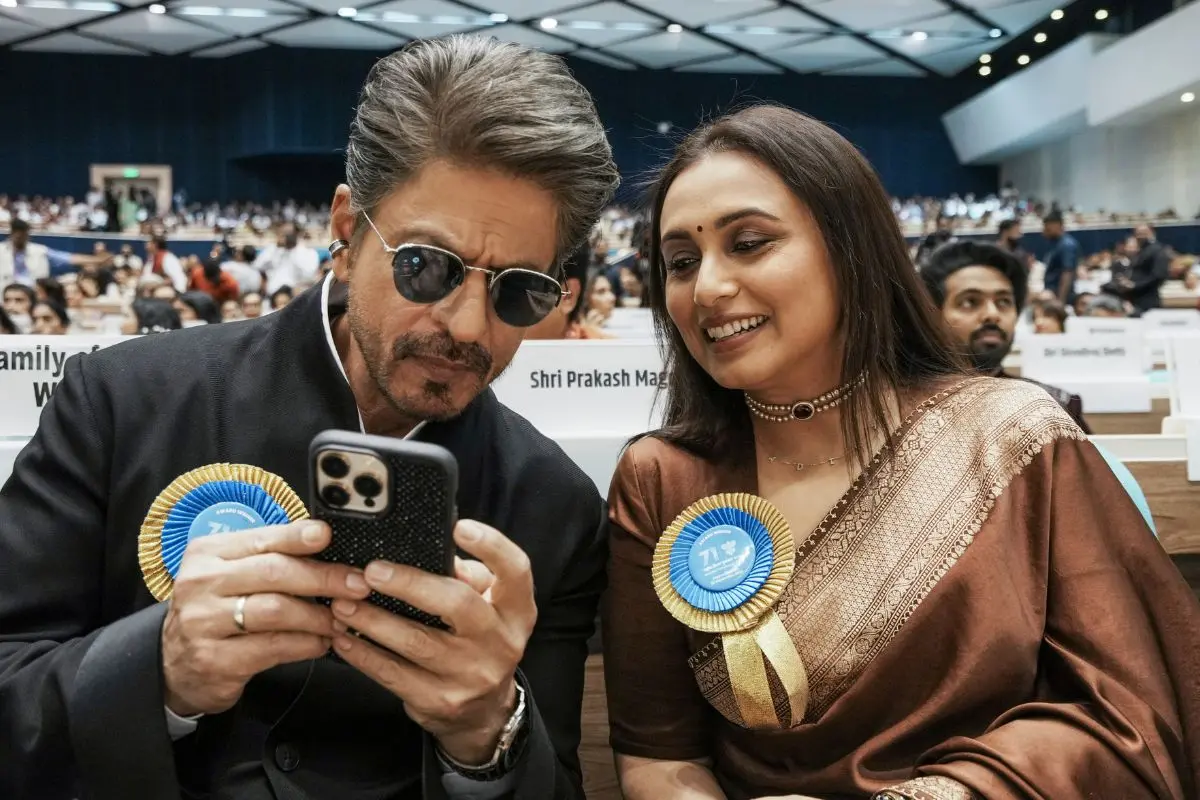 Bollywood actors Shah Rukh Khan and Rani Mukerji during the 71st National Film Awards ceremony in New Delhi, Tuesday, Sept. 23, 2025. (PTI Photo/Shahbaz Khan)