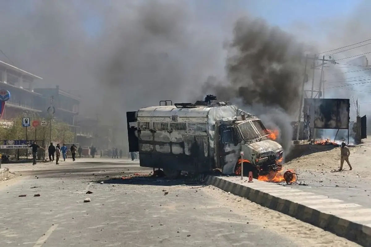 A police vehicle is set on fire during a protest by locals demanding federal statehood from the Indian government, in the high-altitude Leh town, in the region of Ladakh | Photo: AP