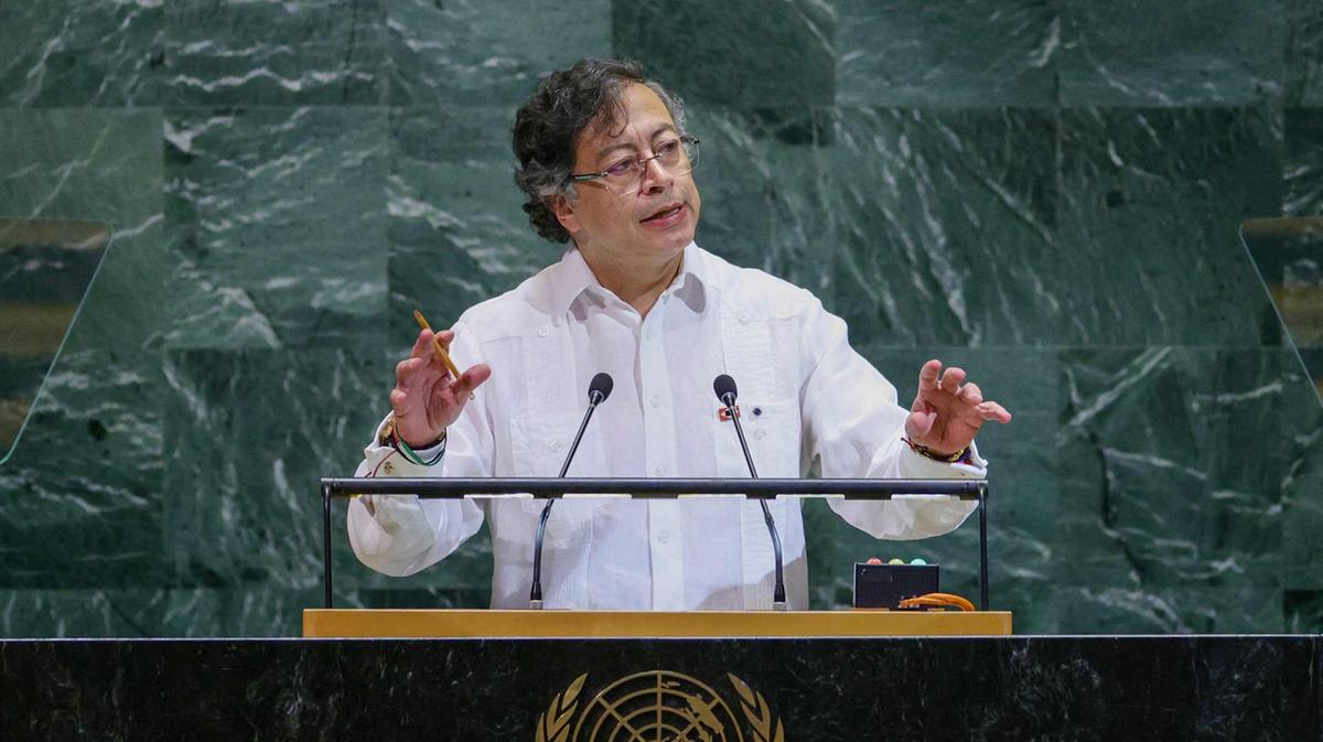 Колумбия пригрозила выходом из Андского пакта из-за пошлин Эквадора