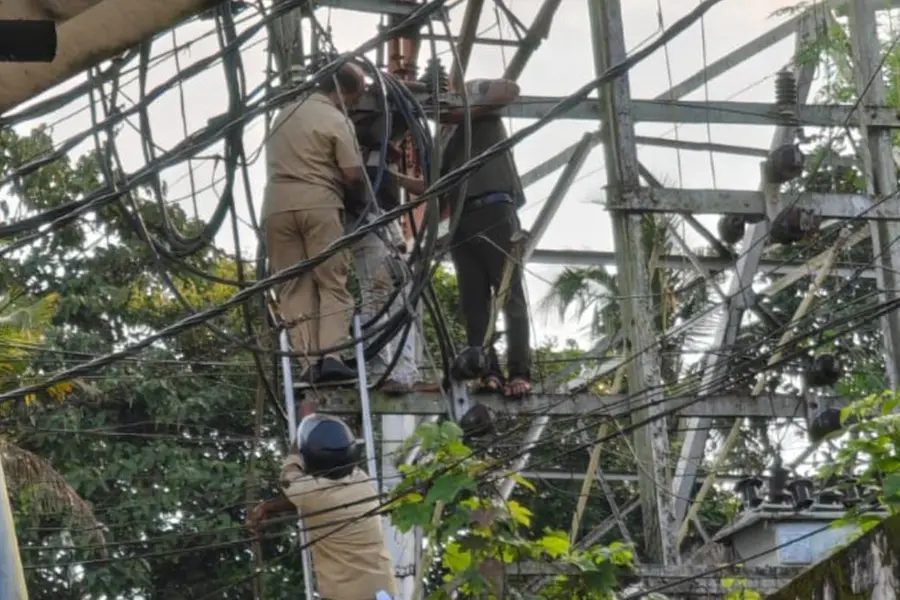 കോട്ടയത്ത് കെഎസ്ഇബി കരാർ തൊഴിലാളിക്ക് വൈദ്യുതാഘാതമേറ്റു