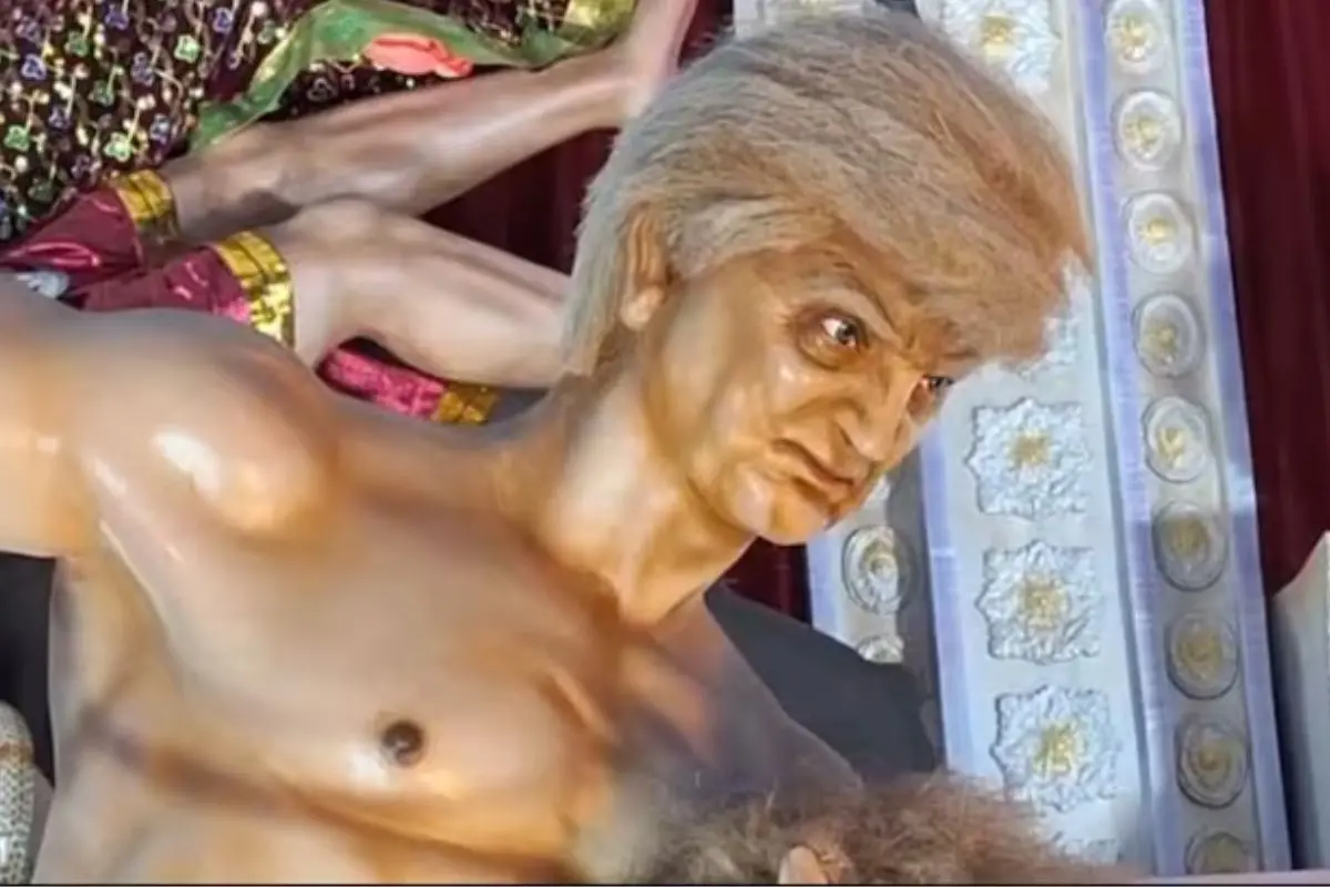 The Khagra Crematorium Ghat Durga Puja Committee's controversial 'Trump-as-Asura' idol on display. Photo: Instagram