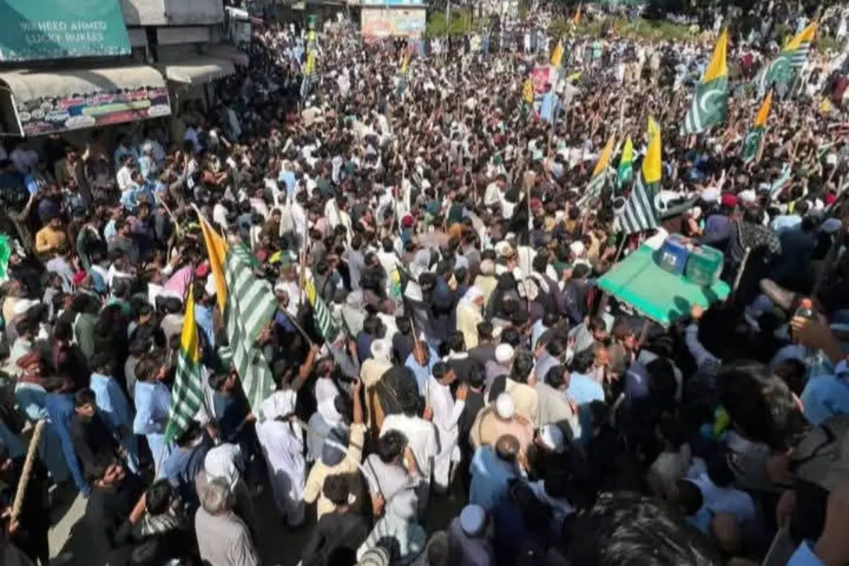 Protesters in Muzaffarabad, Pakistan-occupied Kashmir, wave flags and raise slogans as security forces fire to disperse crowds demanding basic rights. Screengrab: X