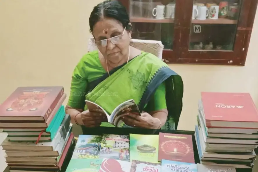 Sreekumari Sankaranellur with her works