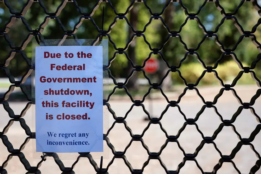 SHUTS-DOWN