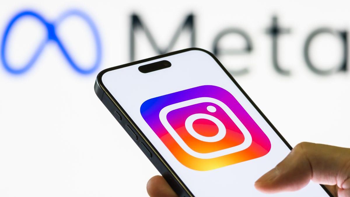 Instagram CEO Adam Mosseri addressing microphone listening rumors