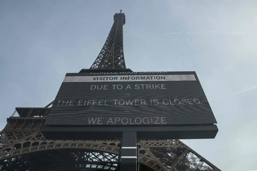 eiffel-tower-strike