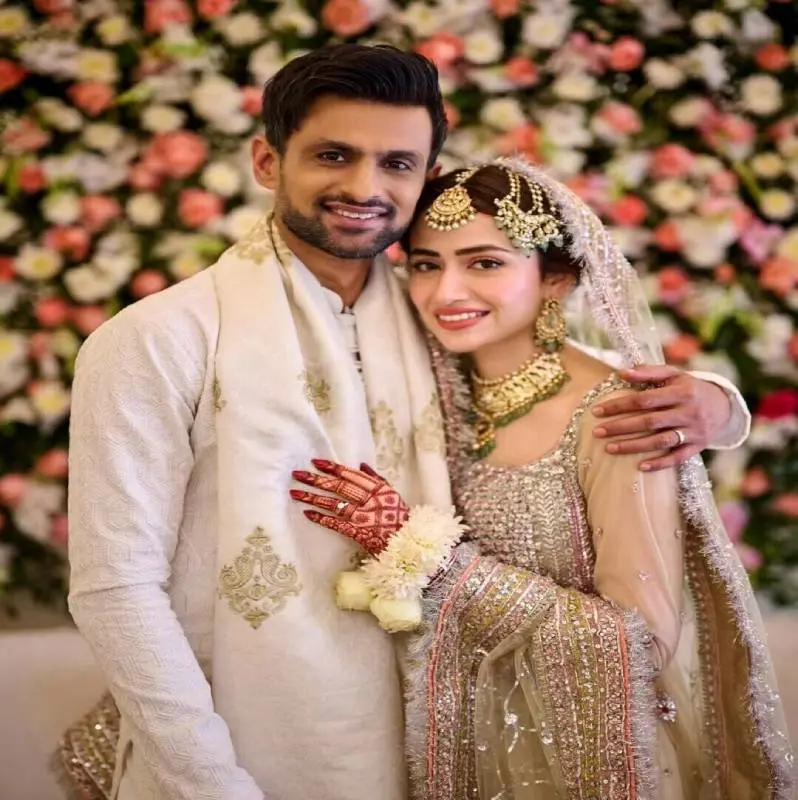 ഷുഐബ് മാലിക്കും സനാ ജാവേദും | Photo: instagram/sana javed