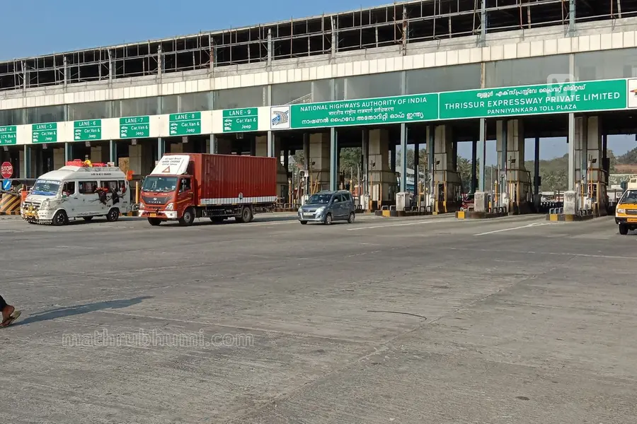 How will non-FASTag drivers be affected by the new UPI toll rule?