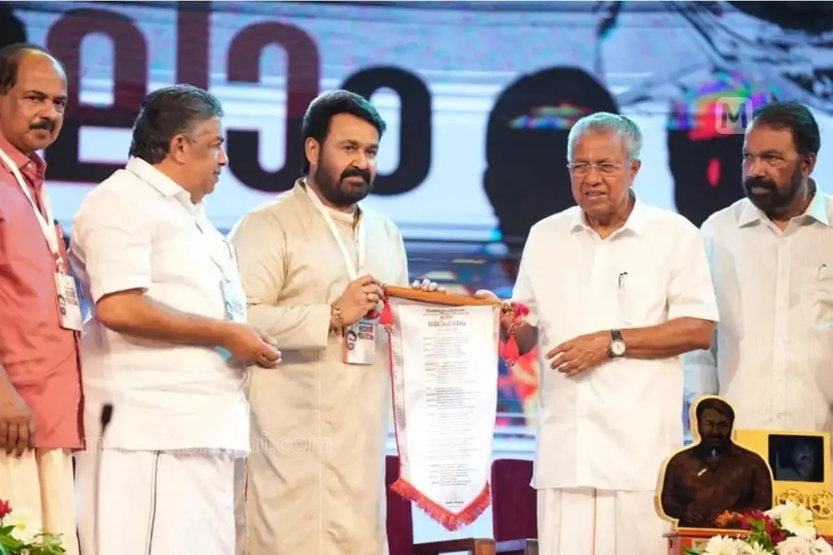 Mohanlal honoured by the Kerala Government | Photo: Mathrubhumi