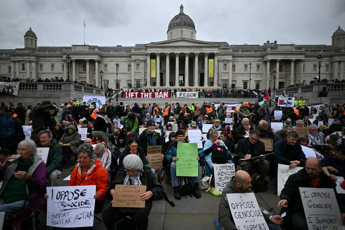 Protesters attend a 'Lift The Ban' demonstration in support of the proscribed group Palestine Action (Photo: AP)