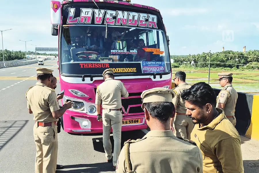 യാത്രക്കാരെ ഇറക്കുന്നത് ആറുവരി പാതയില്, പത്ത് ബസുകള്ക്കെതിരേ നടപടി; ഹൈവേ സേഫാക്കാന് ഉറപ്പിച്ച് എംവിഡി