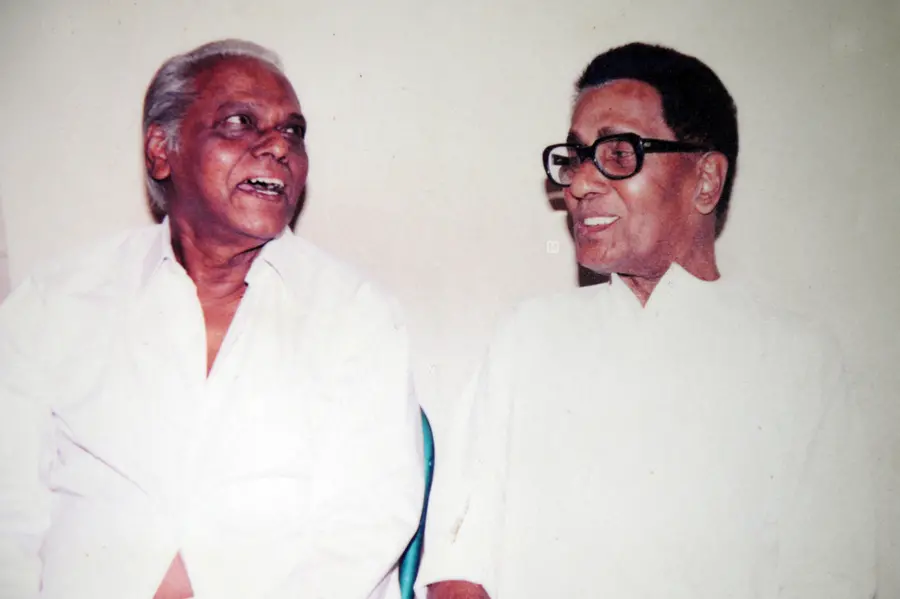 ഉവ്വ്, പന്തും പാടാറുണ്ട്...പാട്ടിനൊപ്പം പന്തുകളിയേയും സ്നേഹിച്ചൂ ആ സംഗീതസംവിധായകരും ഗായകരും!