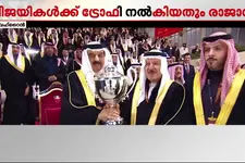 കിംഗ്സ് കപ്പിന് കുതിരപ്പന്തയോത്സവത്തിൽ പങ്കെടുത്ത് രാജാവ് ഹമദ് ബിന്‍ ഈസ അല്‍ ഖലീഫ