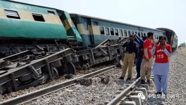 The derailed Jaffar Express | Photo: X/ Lijian Zhao