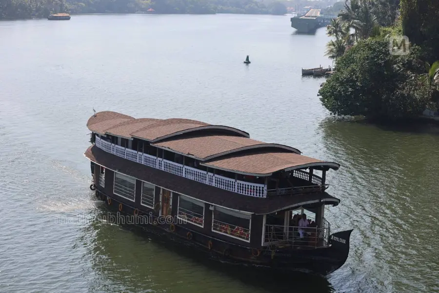 house boat