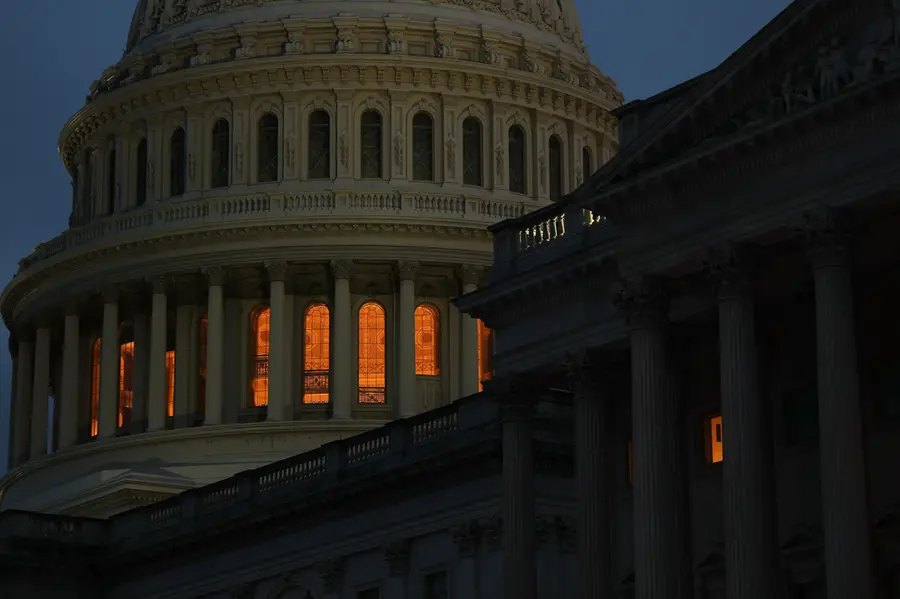 US govt shutdown enters 2nd week; informal discussions going on
