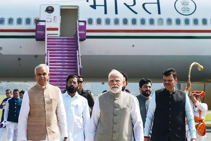PM Modi inaugurates newly built Navi Mumbai International airport | VIDEO