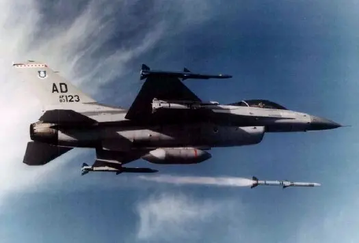 AIM 120 AMRAAM missile | Photo: U.S. Air Force photo