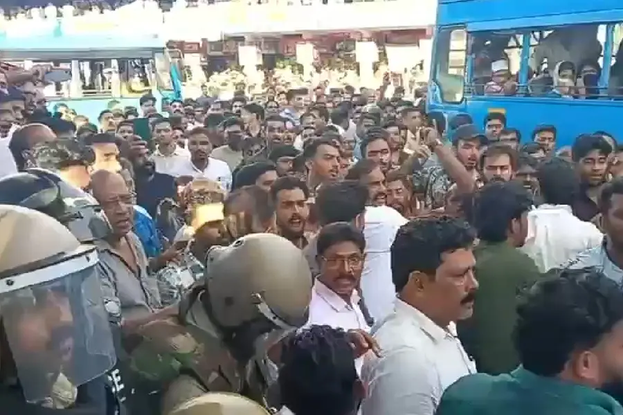 പേരാമ്പ്രയിൽ വീണ്ടും സംഘർഷാവസ്ഥ; യുഡിഎഫ് പ്രതിഷേധത്തിനിടെ പോലീസുമായി വാക്കേറ്റം