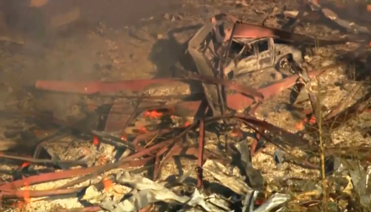 Debris covers the ground and vehicles after a powerful blast ripped through a military explosives manufacturing plant in Tennessee | Photo: AP