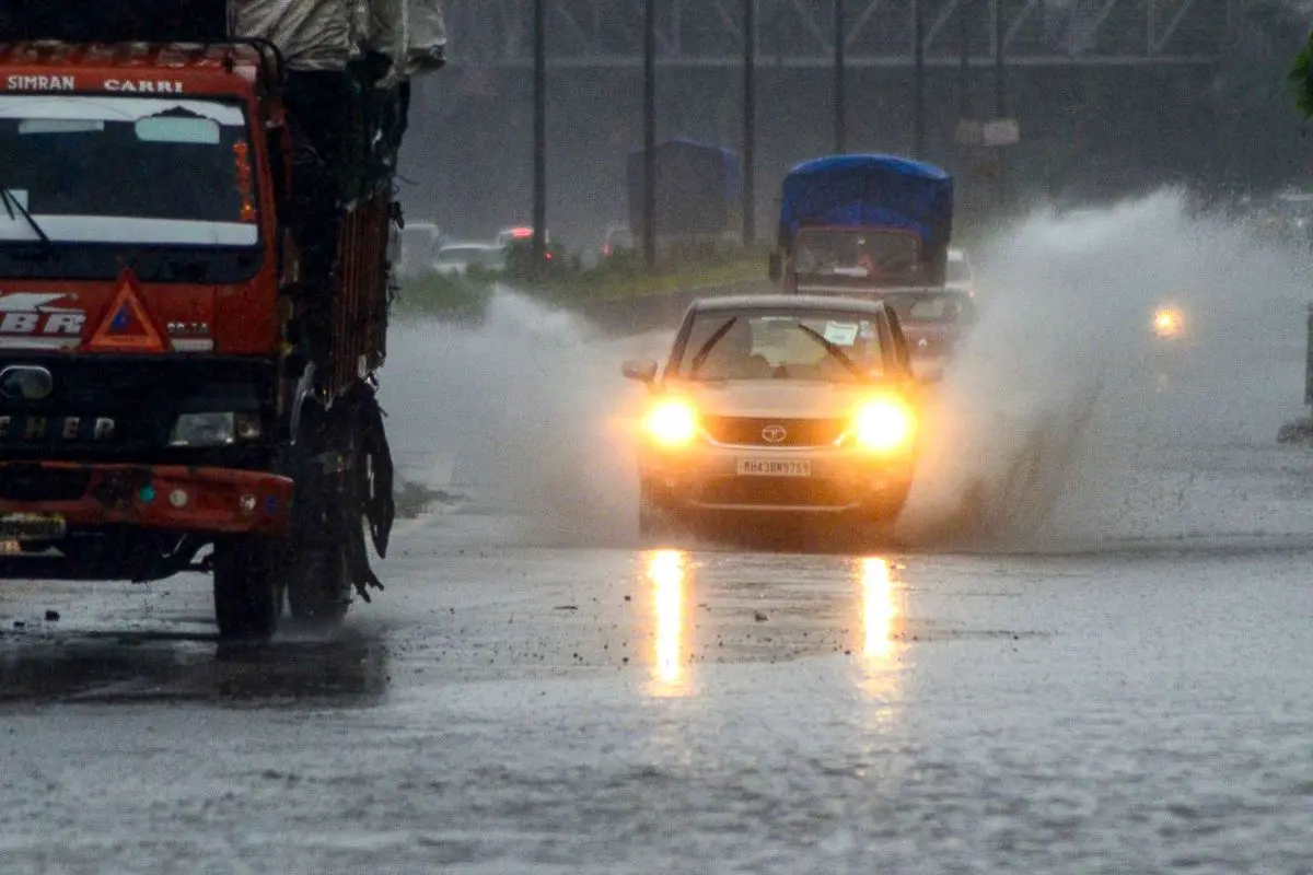Vehicles move on a waterlogged road amid rain, in Navi Mumbai, Sunday, Sept. 28, 2025 (Photo: PTI)