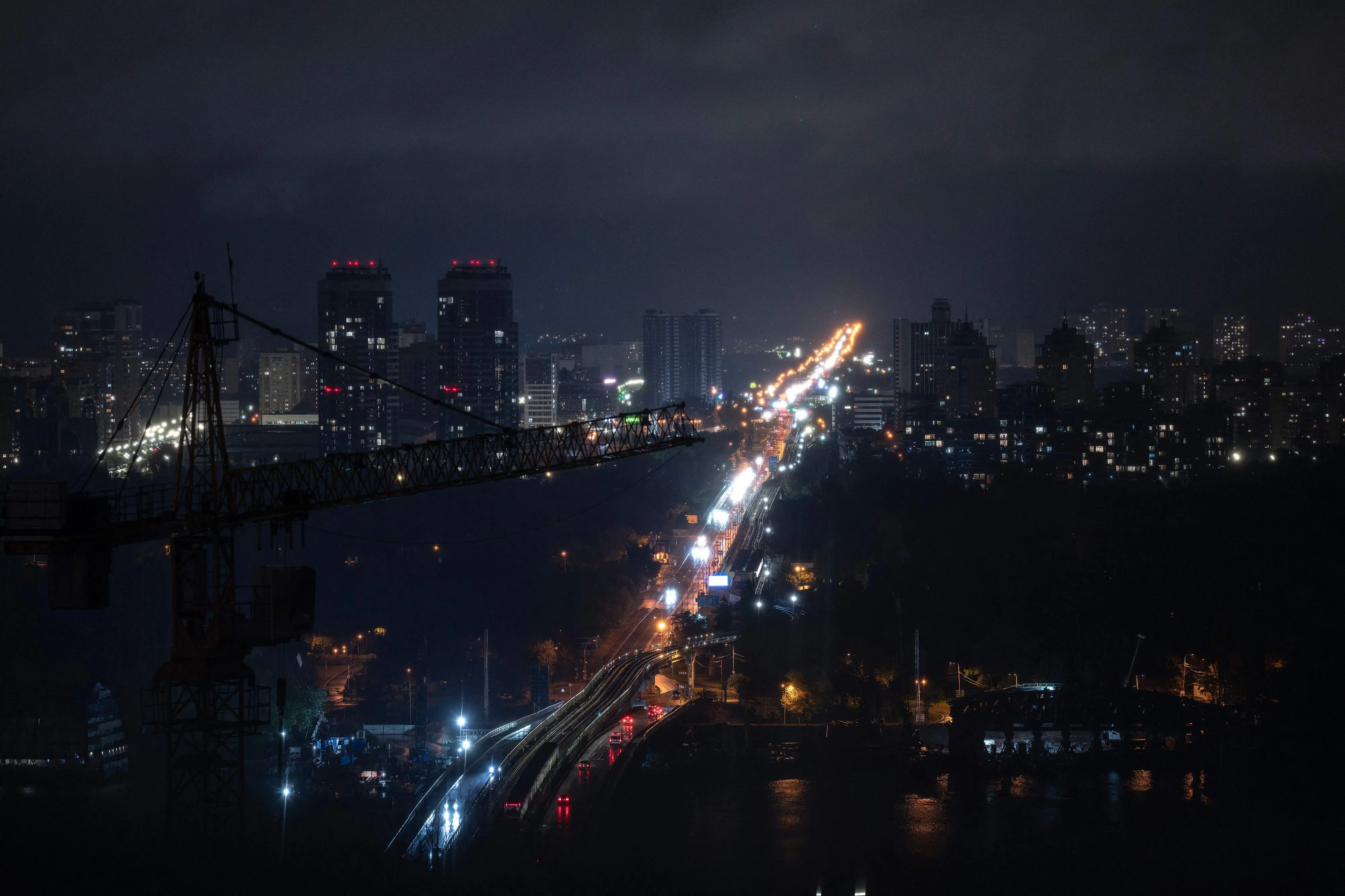 This photograph shows a general view of residential buildings during a power outage in Kyiv. | Photo: AFP