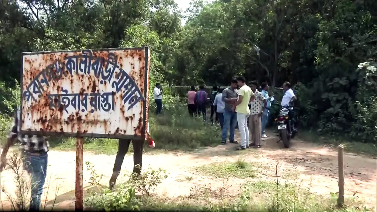 Police and investigation team carry out investigation at the crime spot where an MBBS student was allegedly gangraped, in Durgapur. | Photo: ANI