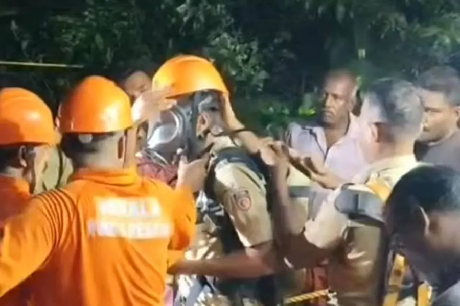 കിണറ്റില് ചാടിയ യുവതിയെ രക്ഷിക്കാന് ശ്രമം; കിണറിടിഞ്ഞ് ഫയര്ഫോഴ്സ് ഉദ്യോഗസ്ഥനും യുവതിയുമടക്കം മൂന്നുപേര് മരിച്ചു