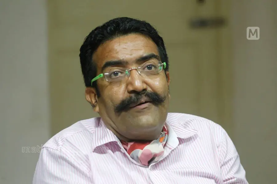 സഹായിക്കാനിറങ്ങി, ഋഷിരാജ് സിങ് പെട്ടു; കണ്ണട മോഷ്ടിച്ചെന്ന് ചിത്രീകരിച്ചു