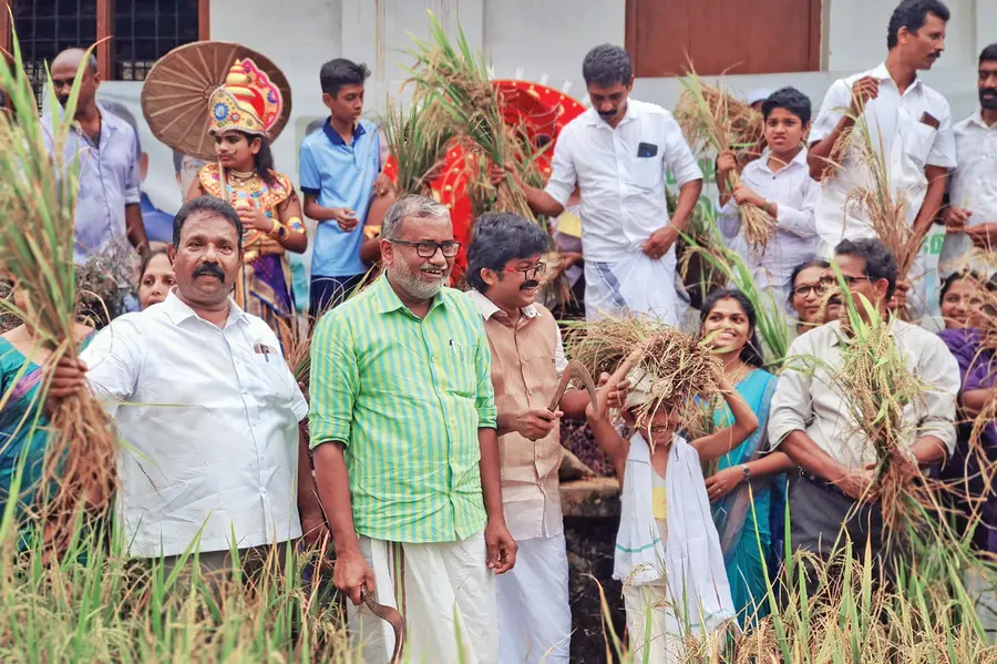 പാഠപുസ്തകത്തിന് പുറത്തെ കൃഷി പാഠം, നെൽ -കെജി പദ്ധതി സംസ്ഥാനത്തിന് മാതൃക-മന്ത്രി