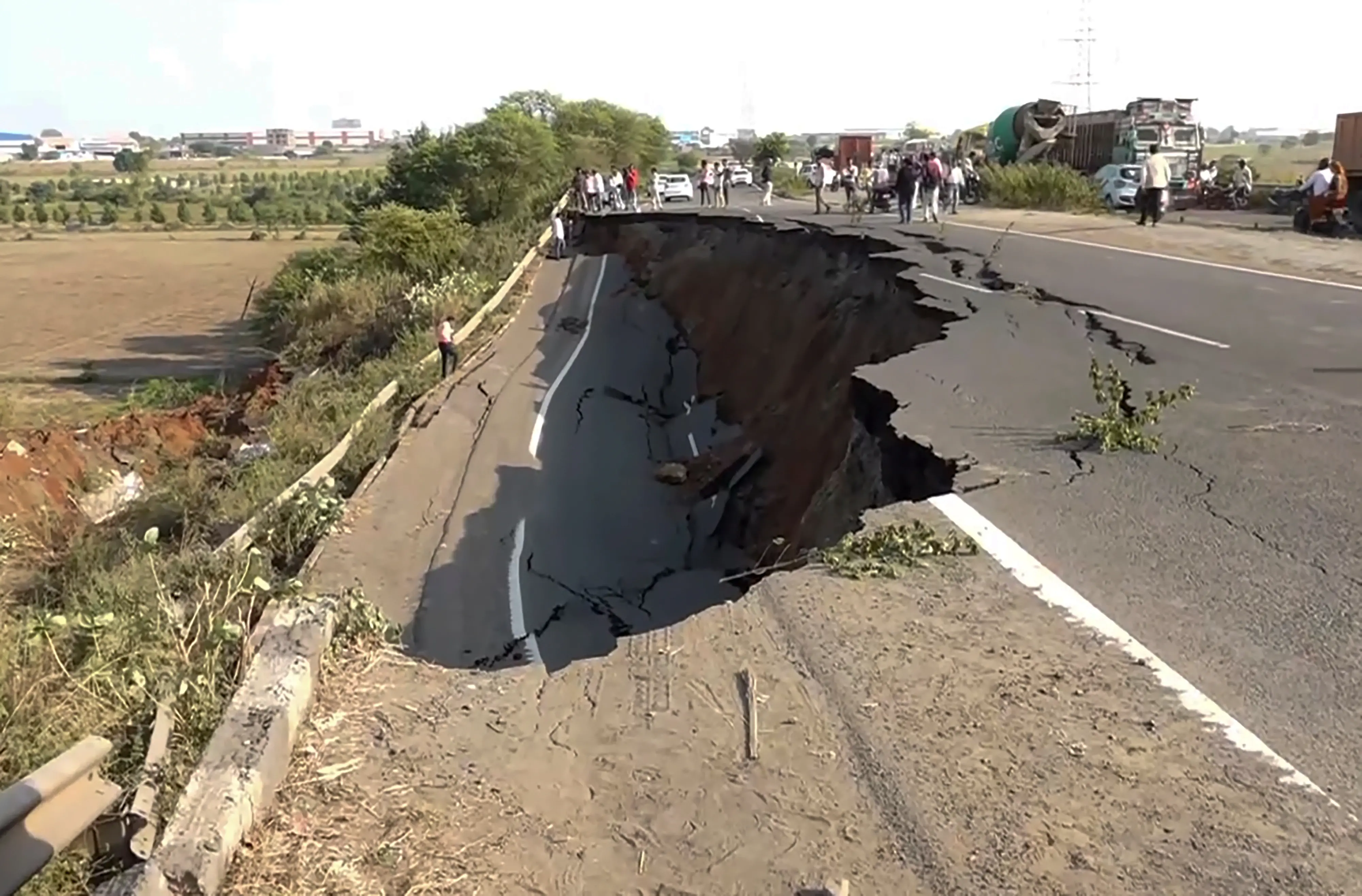 A 50-meter stretch of the Bhopal-Indore road, containing a pit about 20 feet deep, caved in near the railway track, in Bhopal | Photo: PTI