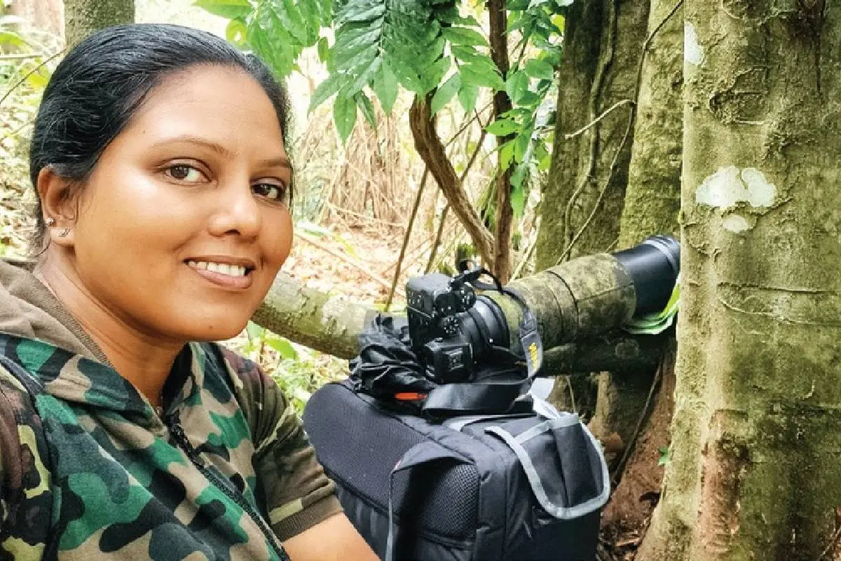 ബിസ്മി വില്സ് പെരിയാര് കടുവ സങ്കേതത്തിനുള്ളില് ചിത്രത്തിനായുള്ള കാത്തിരിപ്പനിടയില്
