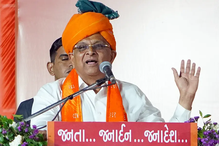 ഗുജറാത്തിൽ ബിജെപിയുടെ അപ്രതീക്ഷിത രാഷ്ട്രീയനീക്കം; മന്ത്രിമാരെല്ലാം രാജിവെച്ചു; മുഖ്യമന്ത്രി ഉടൻ ഗവർണറെ കാണും
