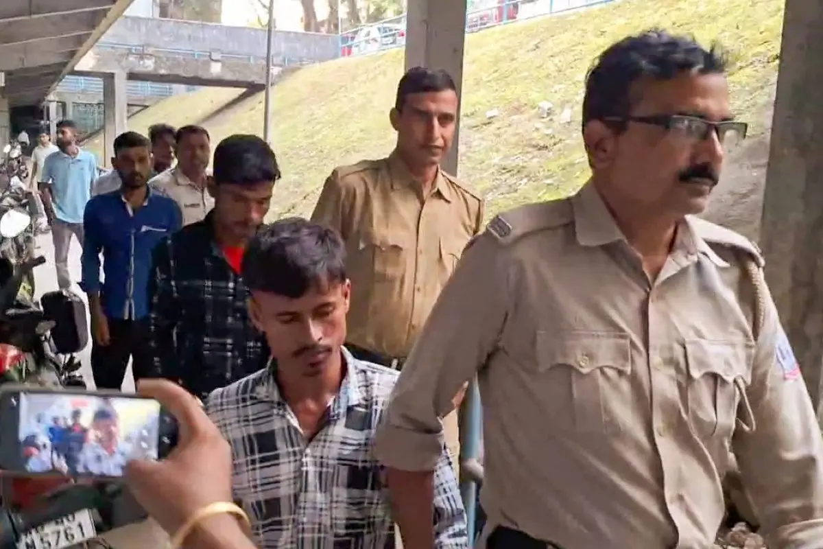 WB Police taking the accused in connection with the Durgapur gang rape case into custody.