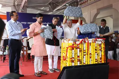 Indian Railways launches washable Sanganeri-printed blanket covers in trains; pilot begins in Jaipur | WATCH