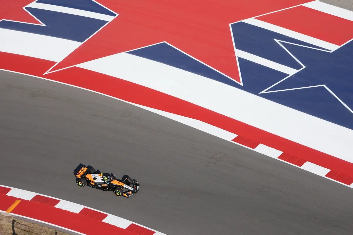 McLaren driver Lando Norris of Great Britain drives during sprint qualifying for the Formula One U.S. Grand Prix auto race at the Circuit of the Americas, in Austin, Texas. | Photo: AP