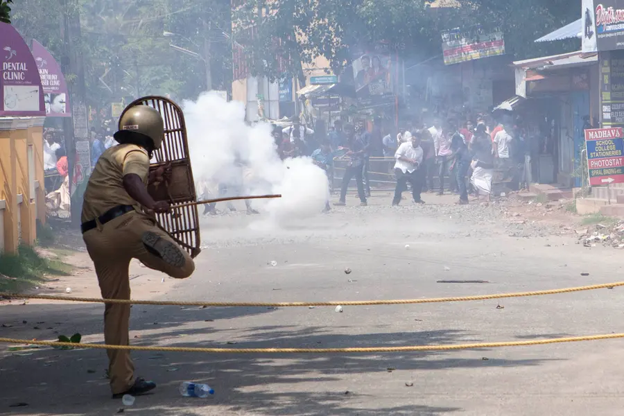 പോലീസിന് ഗ്രനേഡ് എറിയാന് പരിശീലനം; സംഭവം പേരാമ്പ്ര സംഘര്ഷത്തില് ഡിവൈഎസ്പിക്ക് പരിക്കേറ്റതിന് പിന്നാലെ