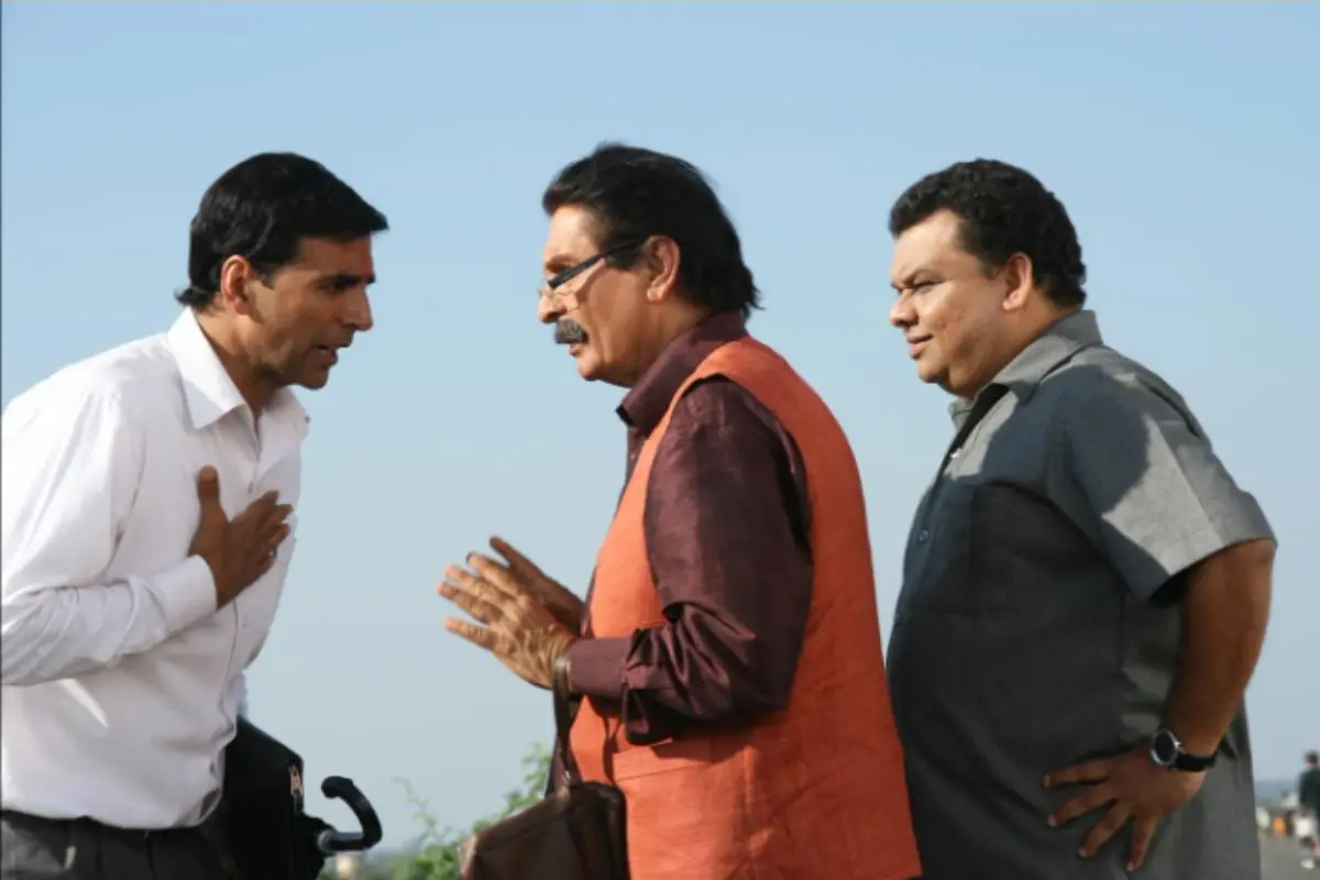Bollywood legend Govardhan Asrani with Akshay Kumar in Priyadarshan's 'Khatta Meetha'