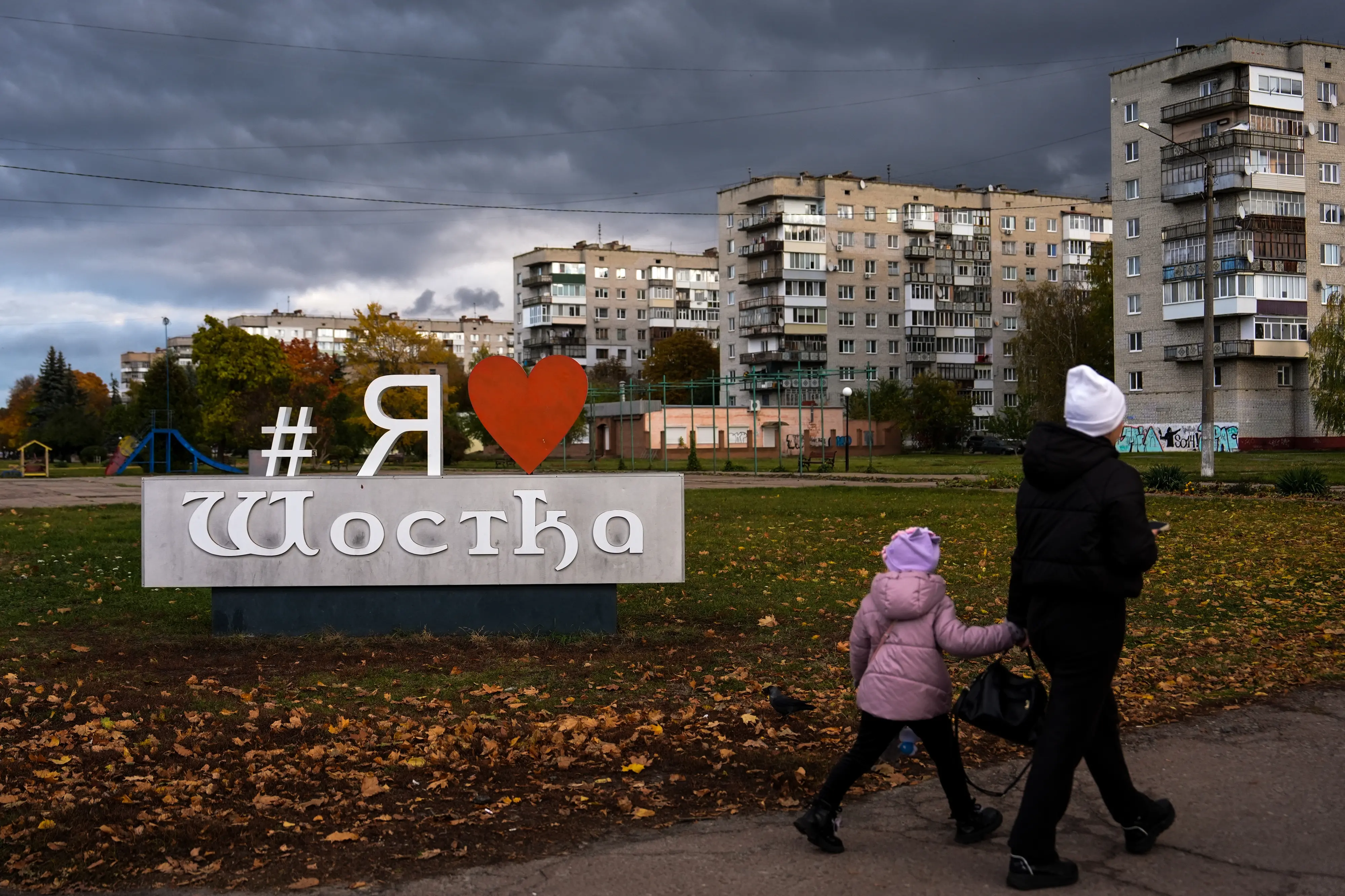 People walk through Shostka, Ukraine during a rolling blackout | Photo: AP