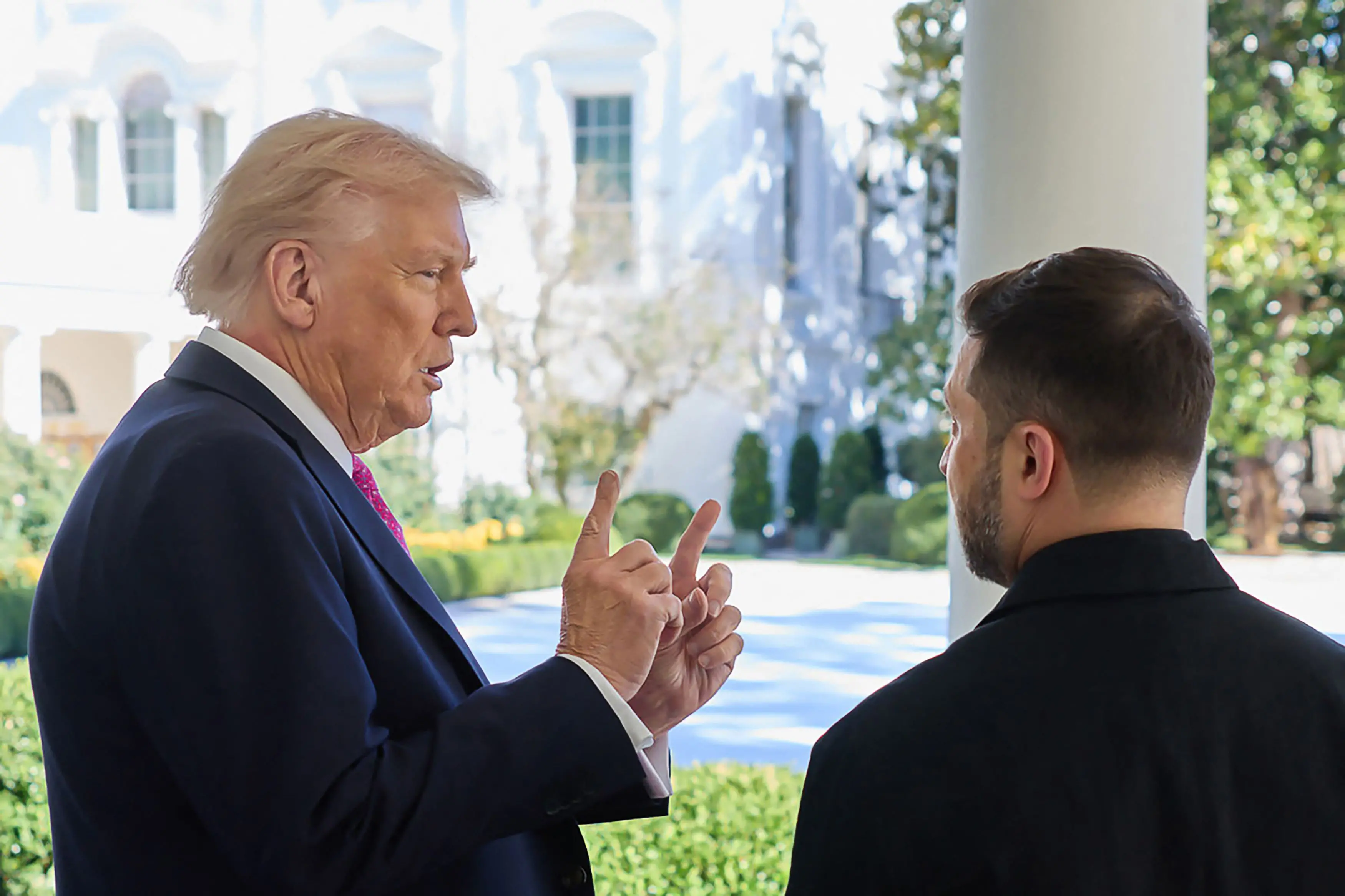 Donald Trump (L) speaks with Ukraine's President Volodymyr Zelenskyy (R) at the White House | AFP